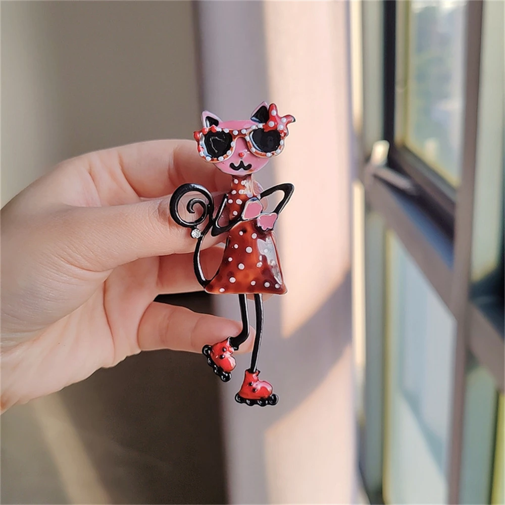 Japanese and Korean soft and cute sexy cat brooch versatile cartoon enamel kitten pin female accessories