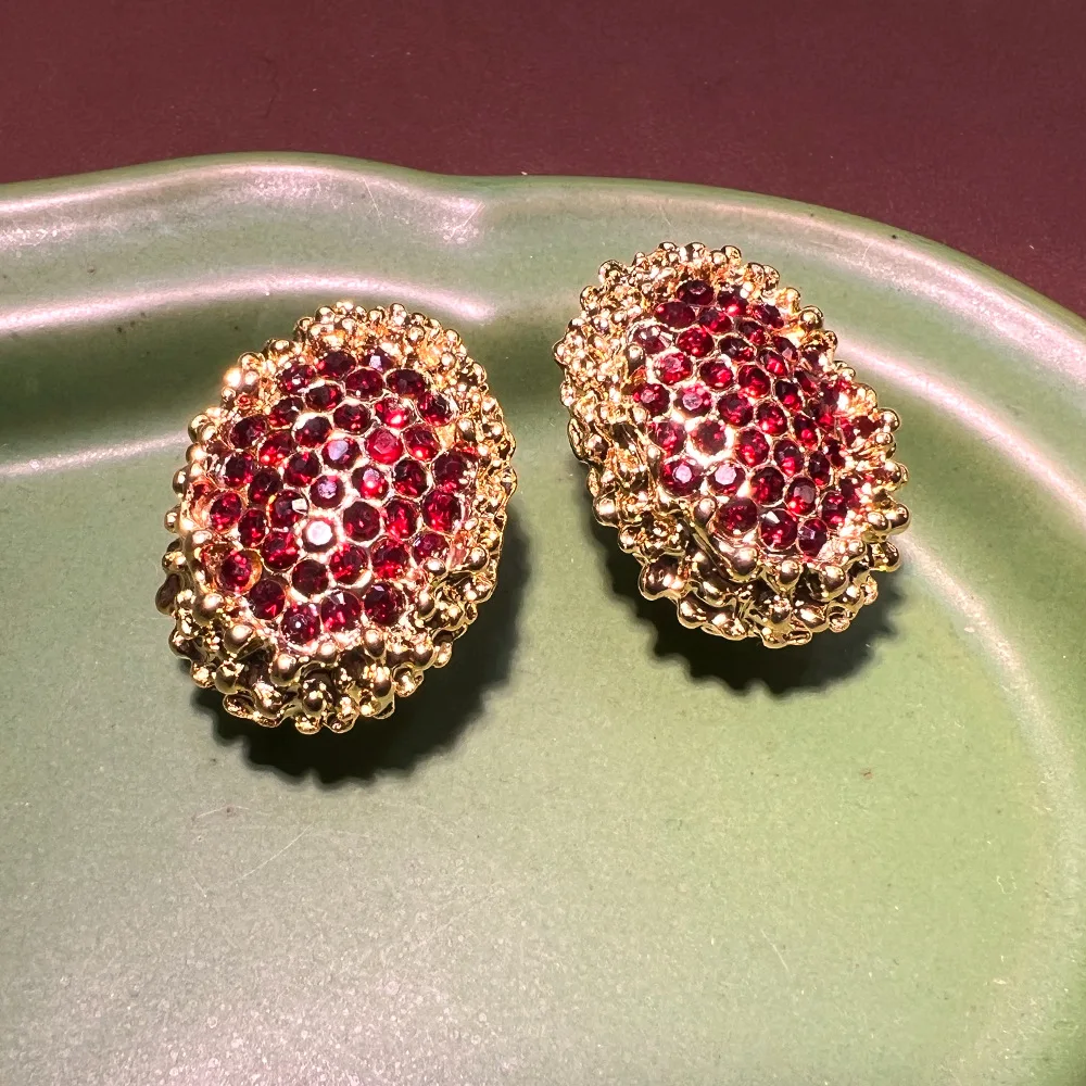 Exquisite light luxury geometric niche design sense French versatile medieval vintage exquisite sense S925 premium earrings