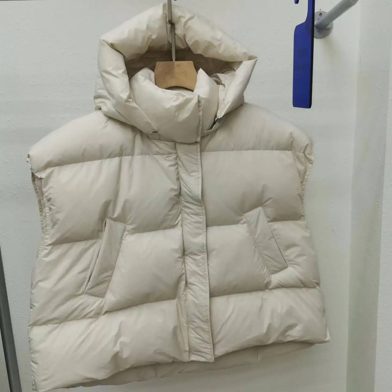 Gilet Imbottito Versatile con Cappuccio Rimovibile per Donna, Corto e Caldo