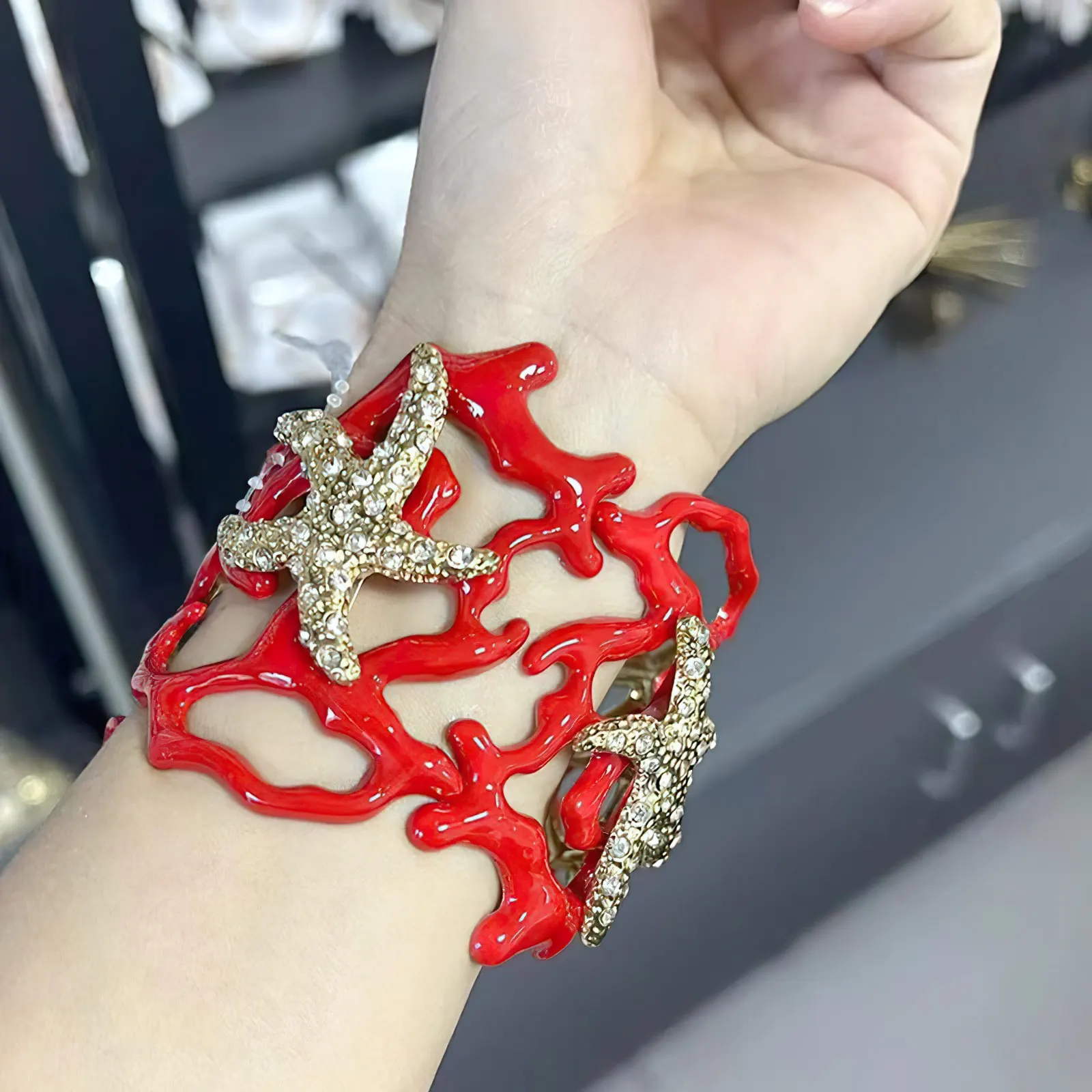 Braccialetto rigido in metallo a forma di corallo strutturato di marca ZA per le donne Faux Wide Red Coral Open Spring Bangles bracciali gioielli da