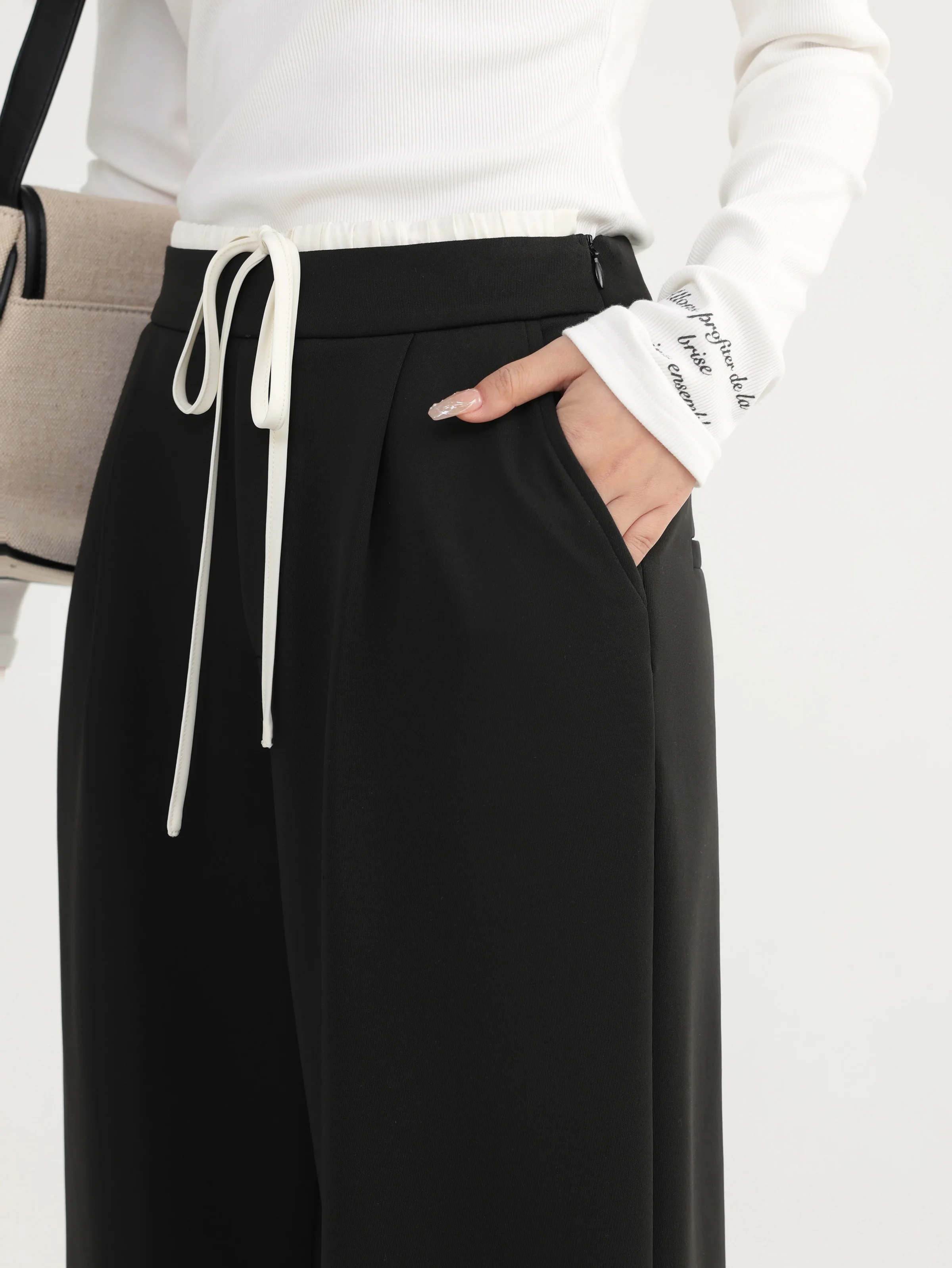 

High-Waisted Wide-Leg Pants – Petite-Friendly Loose Fit Trousers with Contrast Drawstring, Draped Straight-Leg Casual Style