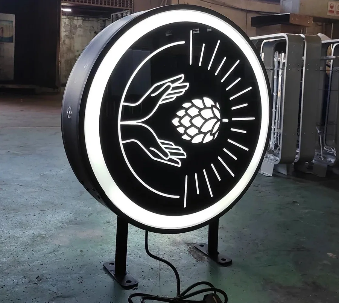 Wall mount rotating sign Led plastic double side mould-projection famous beer pub signage light box