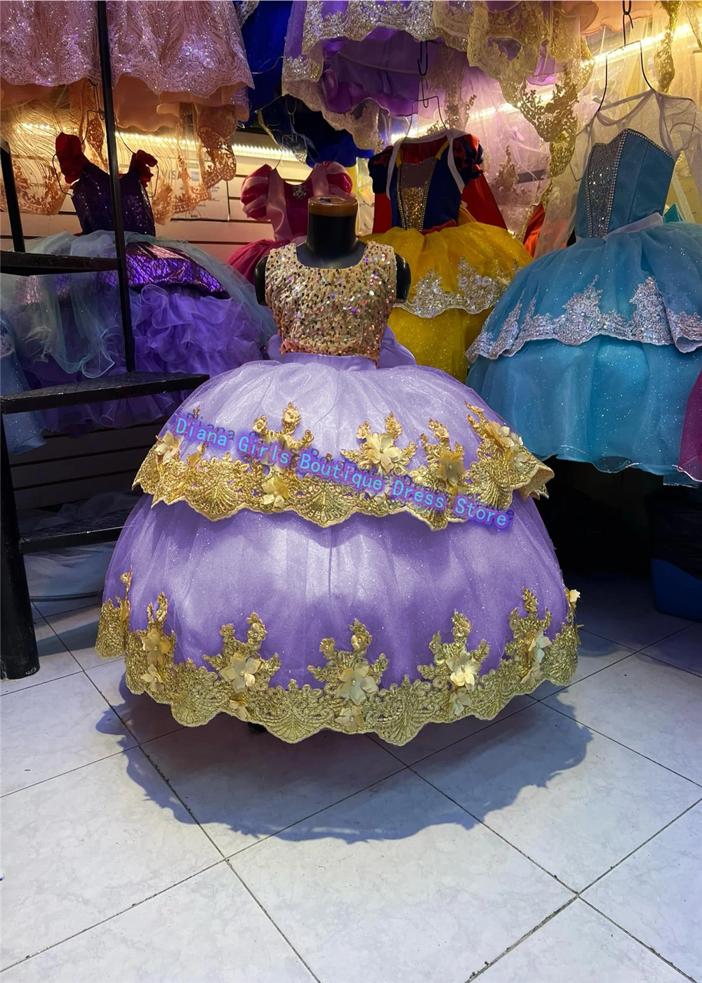 Lindo ouro impressão flor menina vestido sem mangas tule camadas com arco miúdo aniversário festa princesa pageant vestidos personalizados