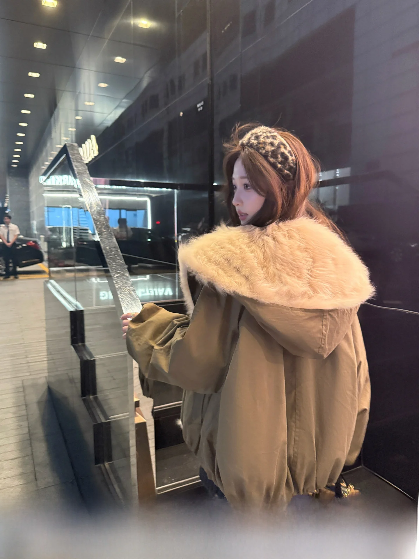

Warm Winter Fur Hooded Parka Women's ort 2025 Autumn Winter New Sle Fur Coat Trendy Korean Version Long Sve Zipper