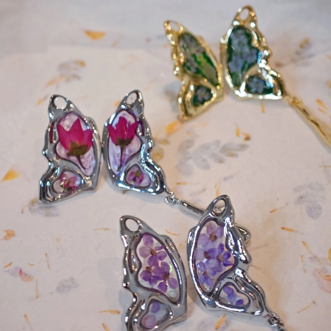 

3257 Wholesale Butterfly Asymmetric Earrings Creative Christmas Birthday Gift Handmade Plant Resin Sweet Personality Earrings