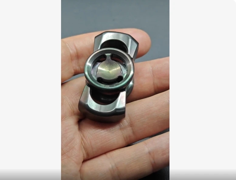 

Декомпрессионная игрушка Newbee Zirconia Butterfly Gyroscope