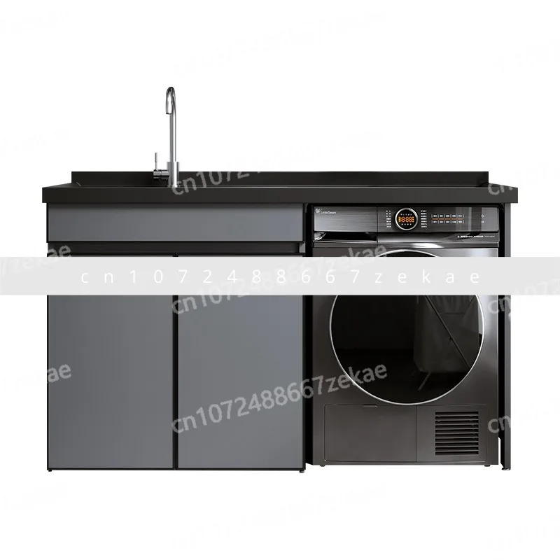 

Роликовая стиральная машина, встроенный шкаф, балкон, значительная другая ванная комната, умывальник из кварцевого камня, раковина для стирки, стиральная доска