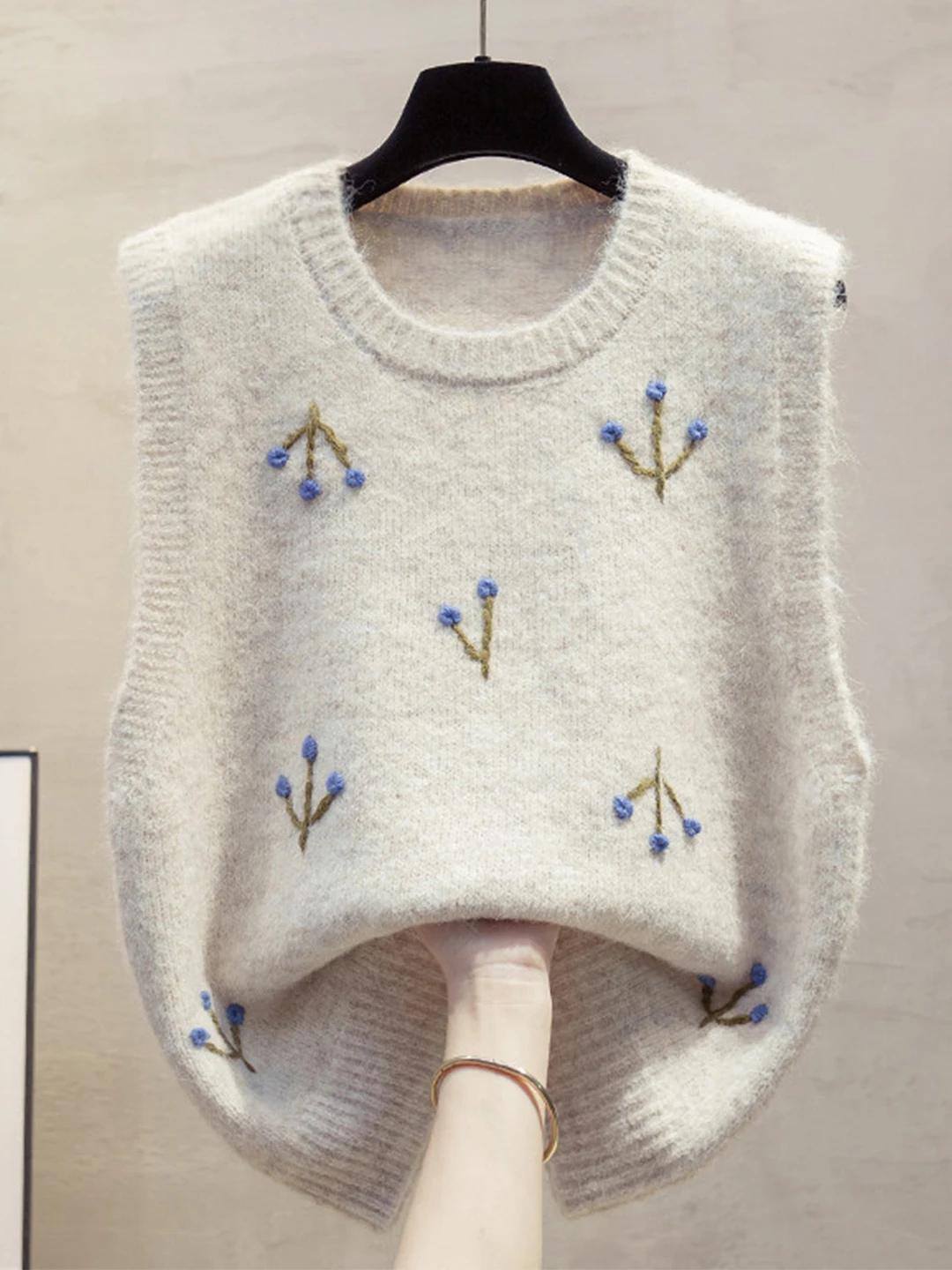 

Women's Knitted Svel Vest round Ne Embroidered Flower Soft Cozy Outerwear Casual Loose Fit Faionable Top