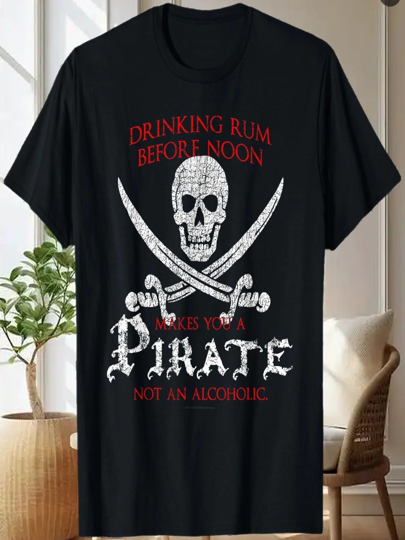ดื่มเหล้ารัมก่อนเที่ยงทำให้คุณเป็นโจรสลัด เสื้อยืด - ชุดเดียวกันสำหรับทั้งชายและหญิง