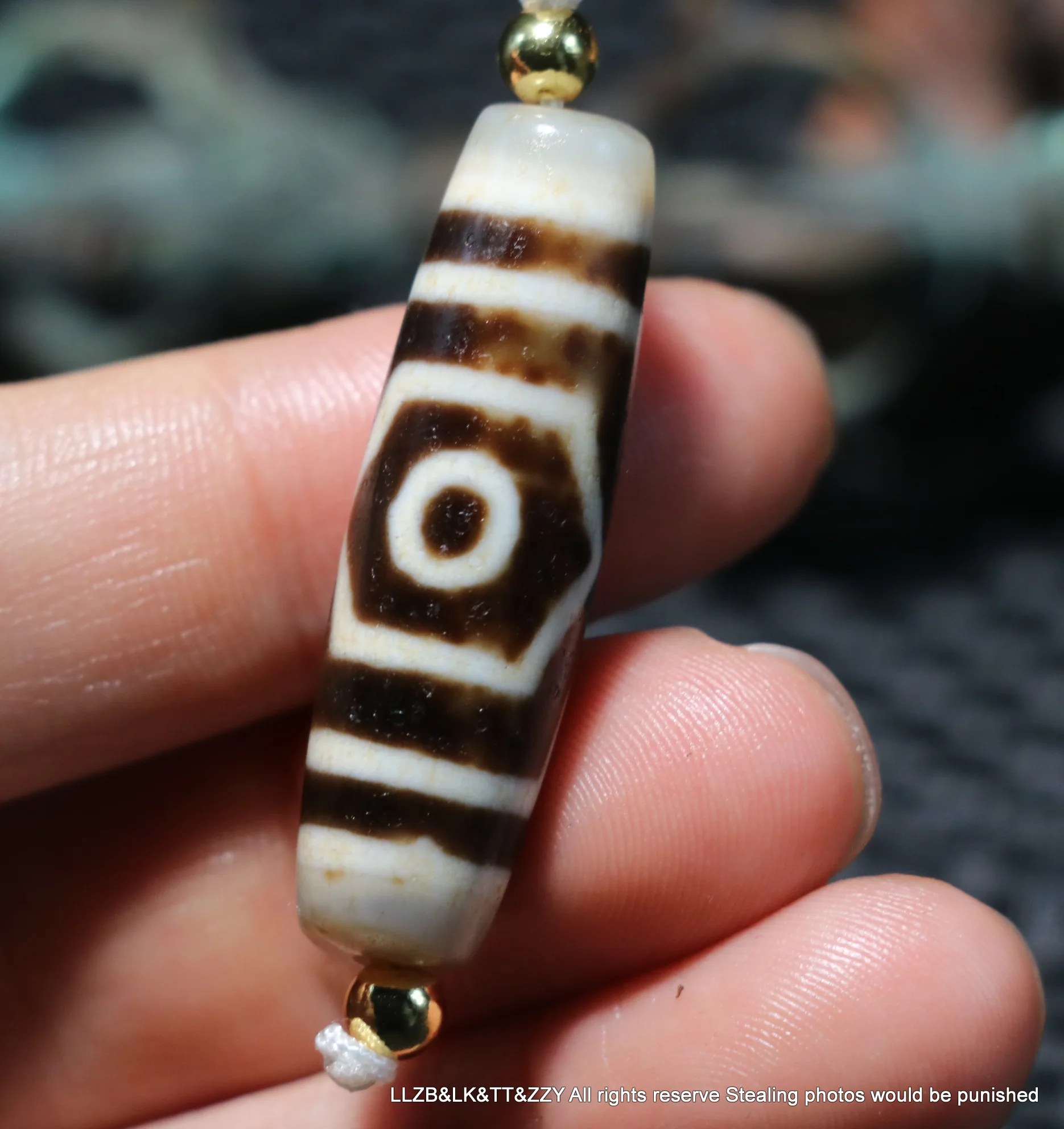 

A Big Treasure Magic Power Tibetan old Agate Buddha Cap 3 Eyed Wisdom dZi Bead For Making BraceletTimestown UPD25F7D 40:14MM