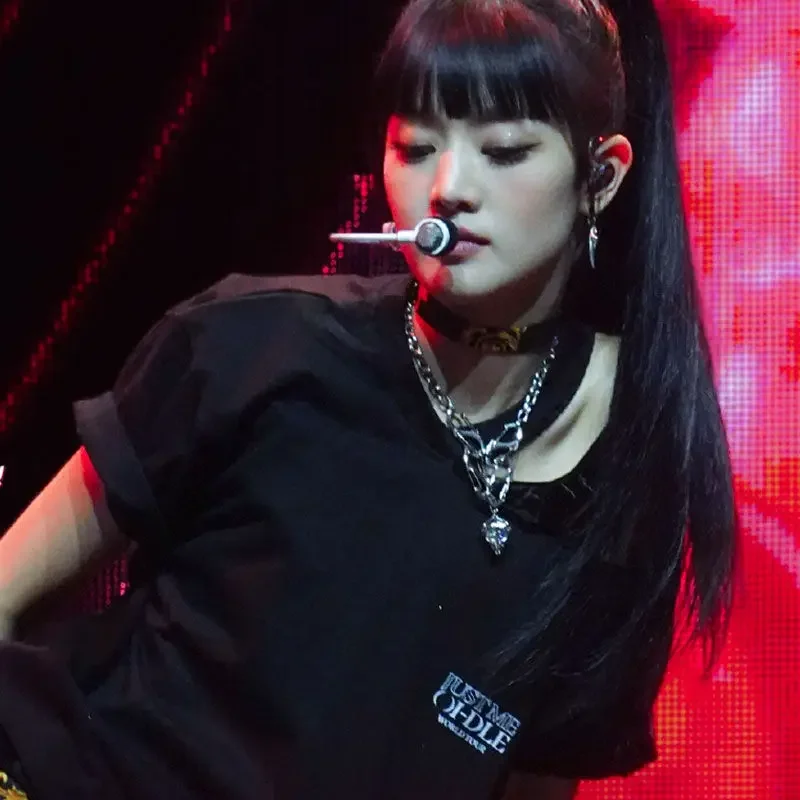 تي شيرت Kpop GIDLE Just Me لعام 2023 (G)I-DLE MIYEON YUQI Minnie MiYeon Shuhua نفس الأكمام تي شيرت علوي للجنسين ملابس لمحبي هدية