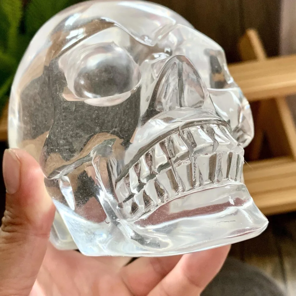 Non-natural crystal skeleton, white crystal carving, hand-polished and hand-finished, Halloween party home decoration ornaments
