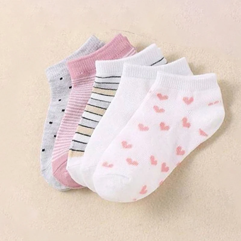 10 Paar bunte Knöchelsocken für Kinder – weiche und bequeme Socken für Jungen und Mädchen, mit Streifen- und Herzmustern. – Detail 5