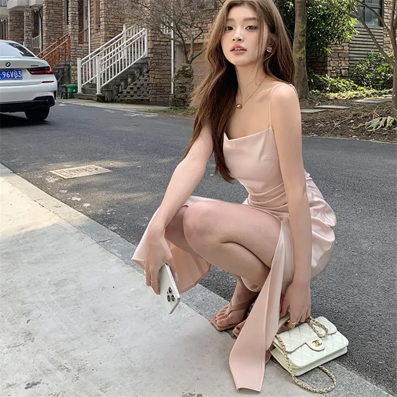 ใหม่สําหรับฤดูร้อน 2025 สไตล์ฝรั่งเศสสบายซาตินชุดเดรสSlit HemlineเอวBacklessในSlimming High-Endบรรยากาศ