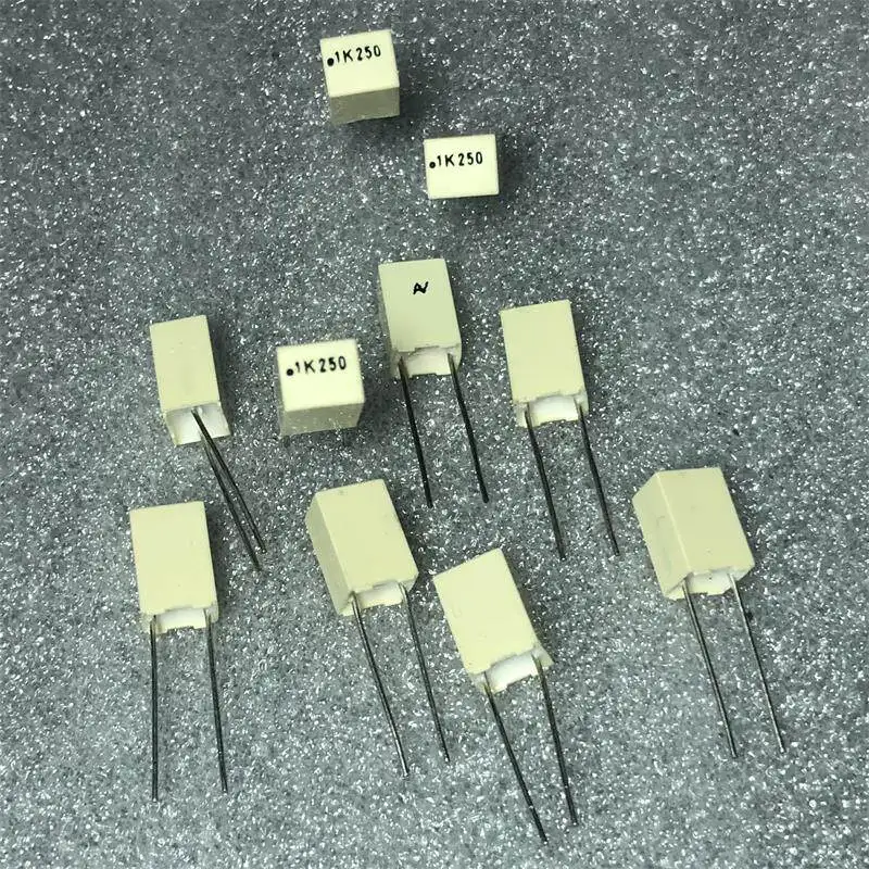 100pcs    AudioCapacitor for HiFi, AV R82 0.1UF 250V Non-polar Film Capacitor 5P