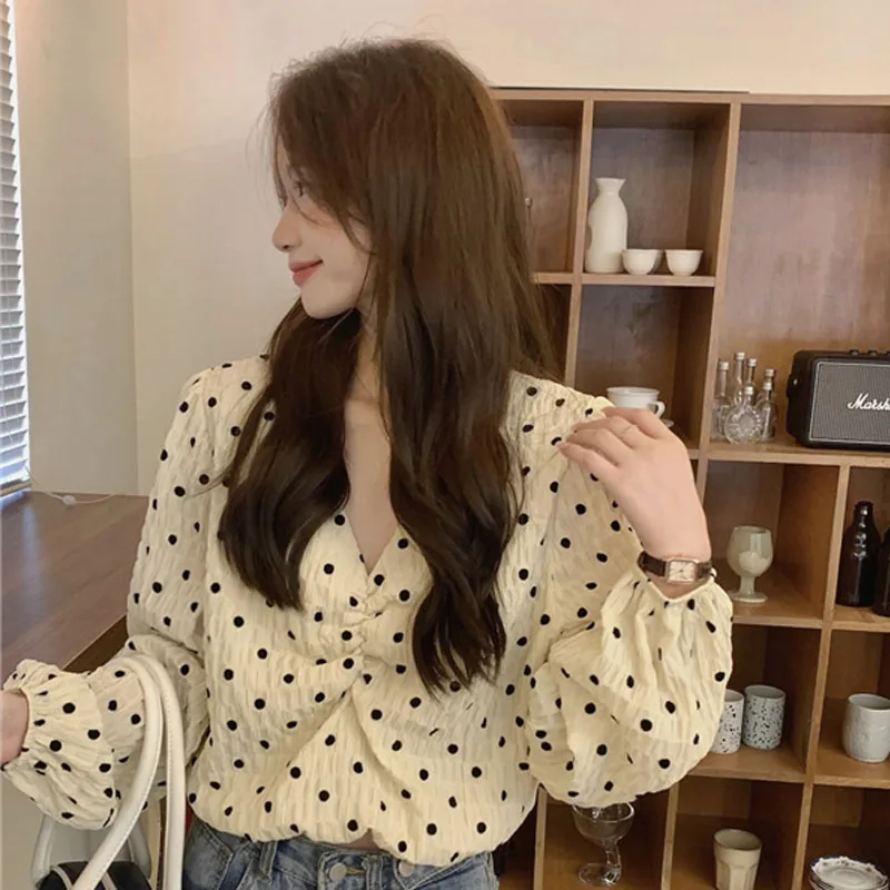 Sweet Spring Design Polka Dot Long Sve V-Ne Bubble Sve ort irt Women's Retro Chic Top Korean Sle Commute Wind