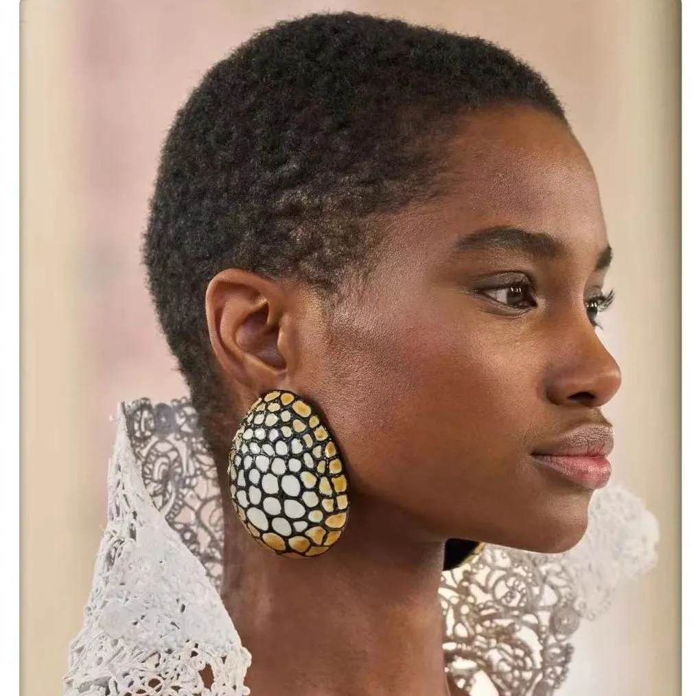 New European and American Fashion Enamel Vintage Stud Earrings, Light Luxury and Popular Jewelry for Women