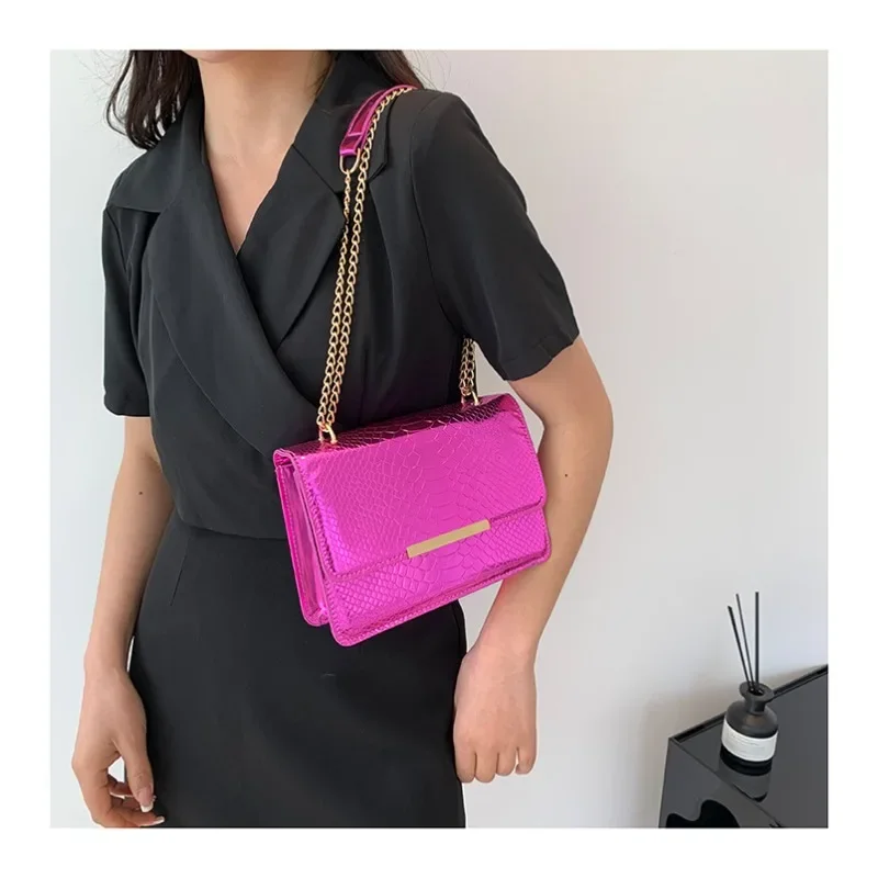 

B High-grade Patent Leather Small Crossbody Bag Female Embossed Crocodile Chain Crossbody Bag Shiny Slung Female Shoulder Bag