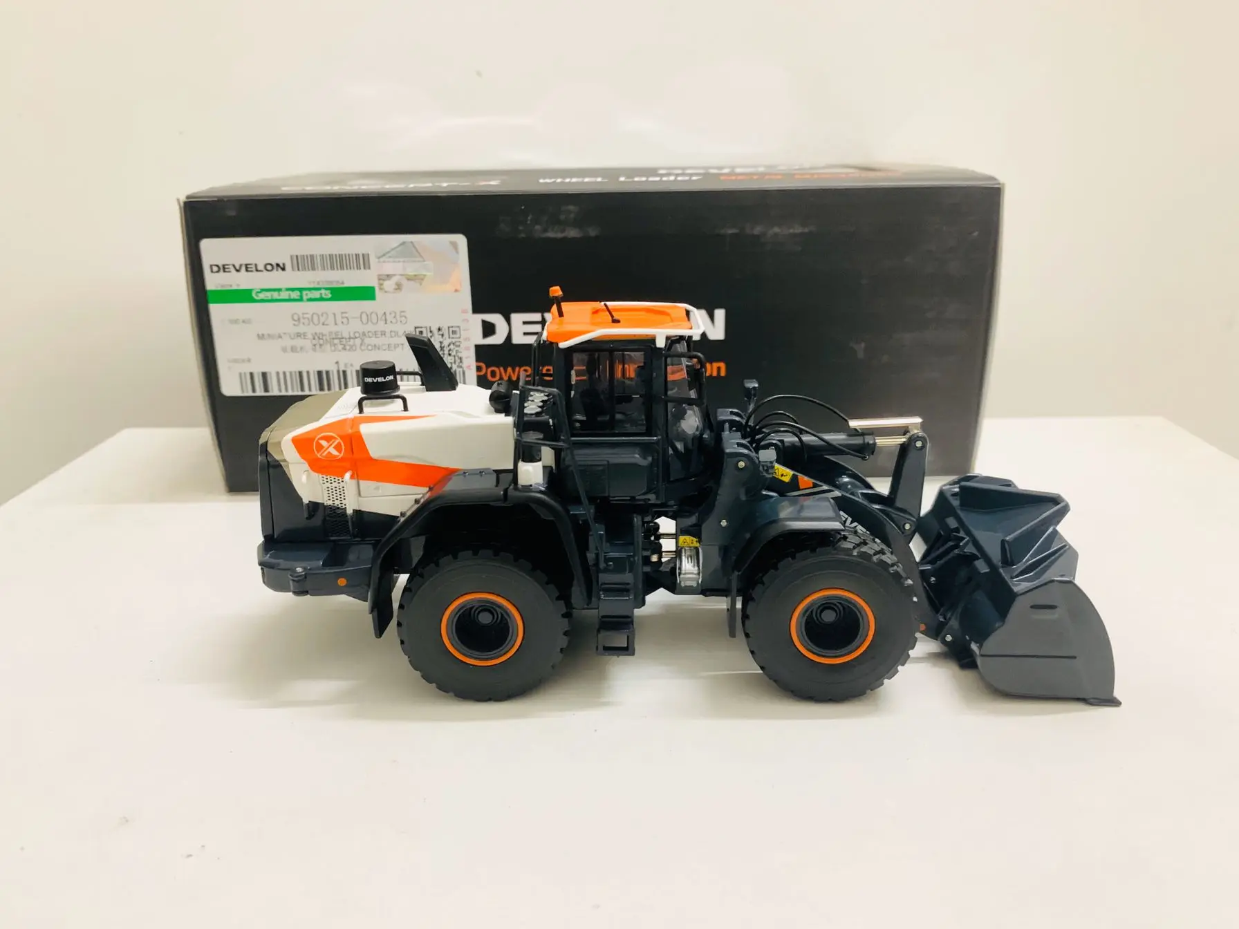 Develon Concept-X Wheel Loader Metal Machines 1:50 Scale DieCast Model New