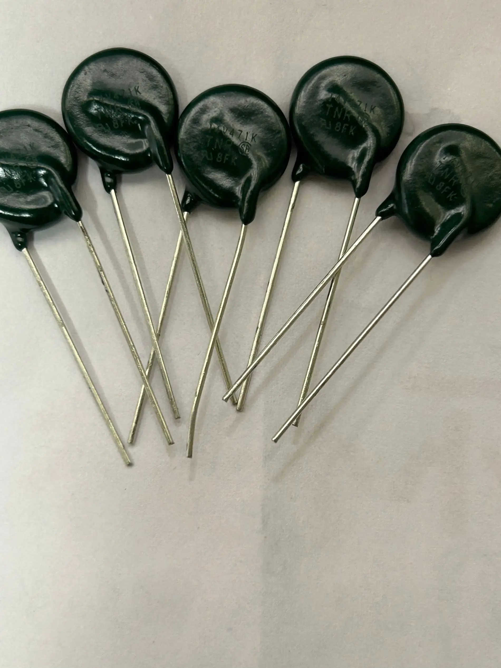 10PCS/LOT Black Diamond Varistors TNR 7V471K 10V471K 12V471K 14V471K 470V
