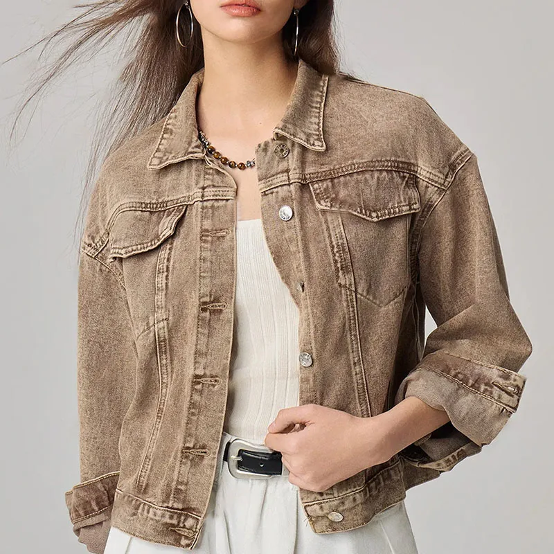 معطف دينم نسائي جديد على الموضة لعام 2025 معطف ربيع الخريف بمزاج متعدد الاستخدامات ثلاثي الأبعاد معطف دينم نسائي بني عتيق H365