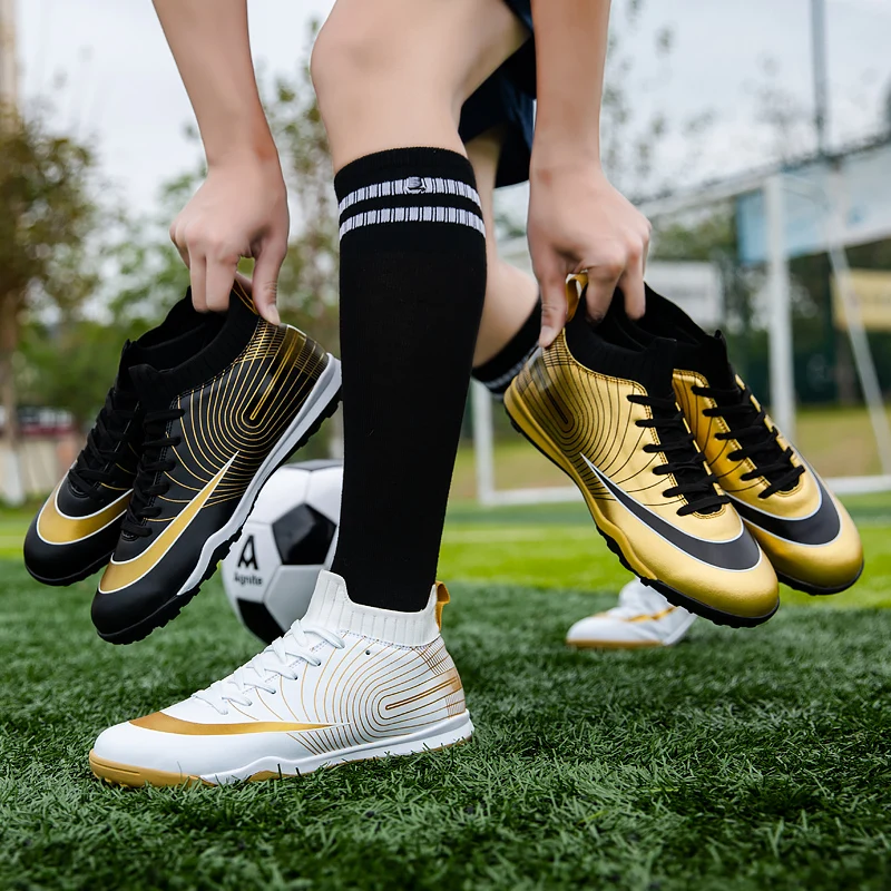 2025 Oro Uomo Scarpe da calcio Per adulti Bambini Sport Scarpe da calcio Uomo Outdoor Erba Tacchetti da calcio Antiscivolo Futsal Turf Sneakers Uomo