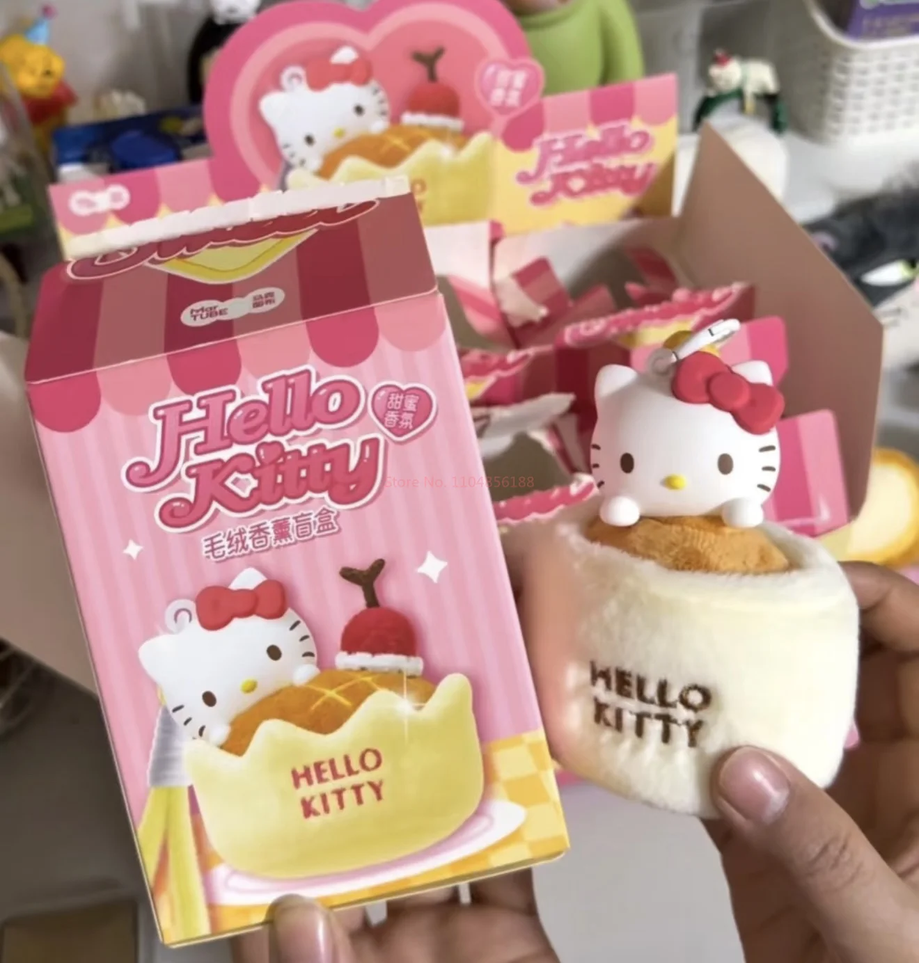 Heiße echte Sanrio Hellokitty Sweet Workshop Serie Blind Box duftende Anhänger Mystery Box Cartoon Kuchen individuelle Geschenk Dekor