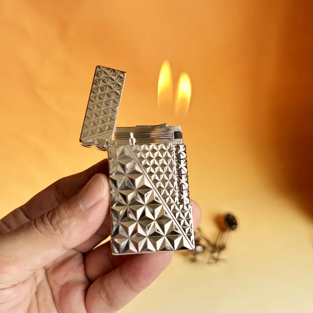 

Зажигалка люксового бренда, ромбовидная сетка пламени, громкий звук, многоразового использования, поставляется с набором расходных материалов.