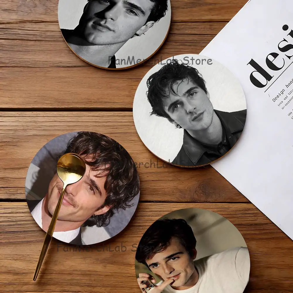 

Actor J-Jacob E-Elordi 2D Pattern round Wooden Coaster Decorative Coffee Cup for Use in Coffee Shops Bars Wine Beer