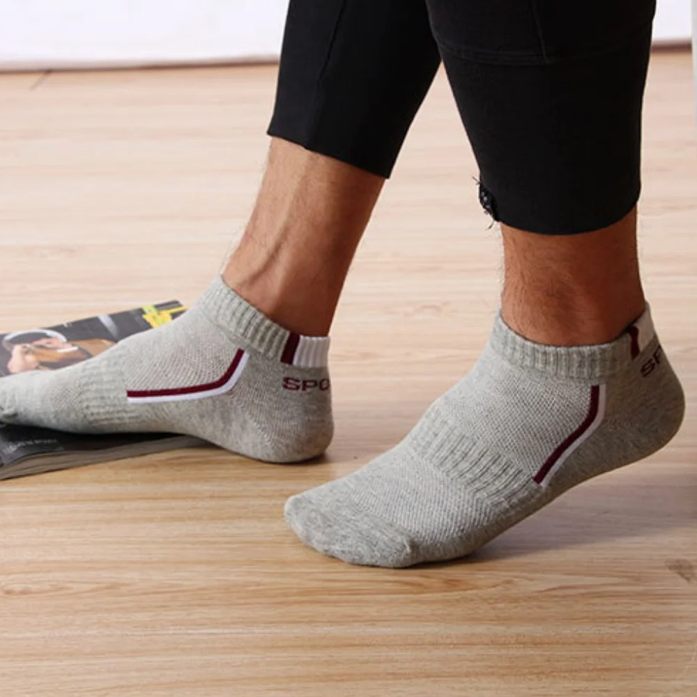 5 paia di calzini sportivi alla moda da uomo, calzini comodi e traspiranti con assorbimento del sudore in cotone a righe