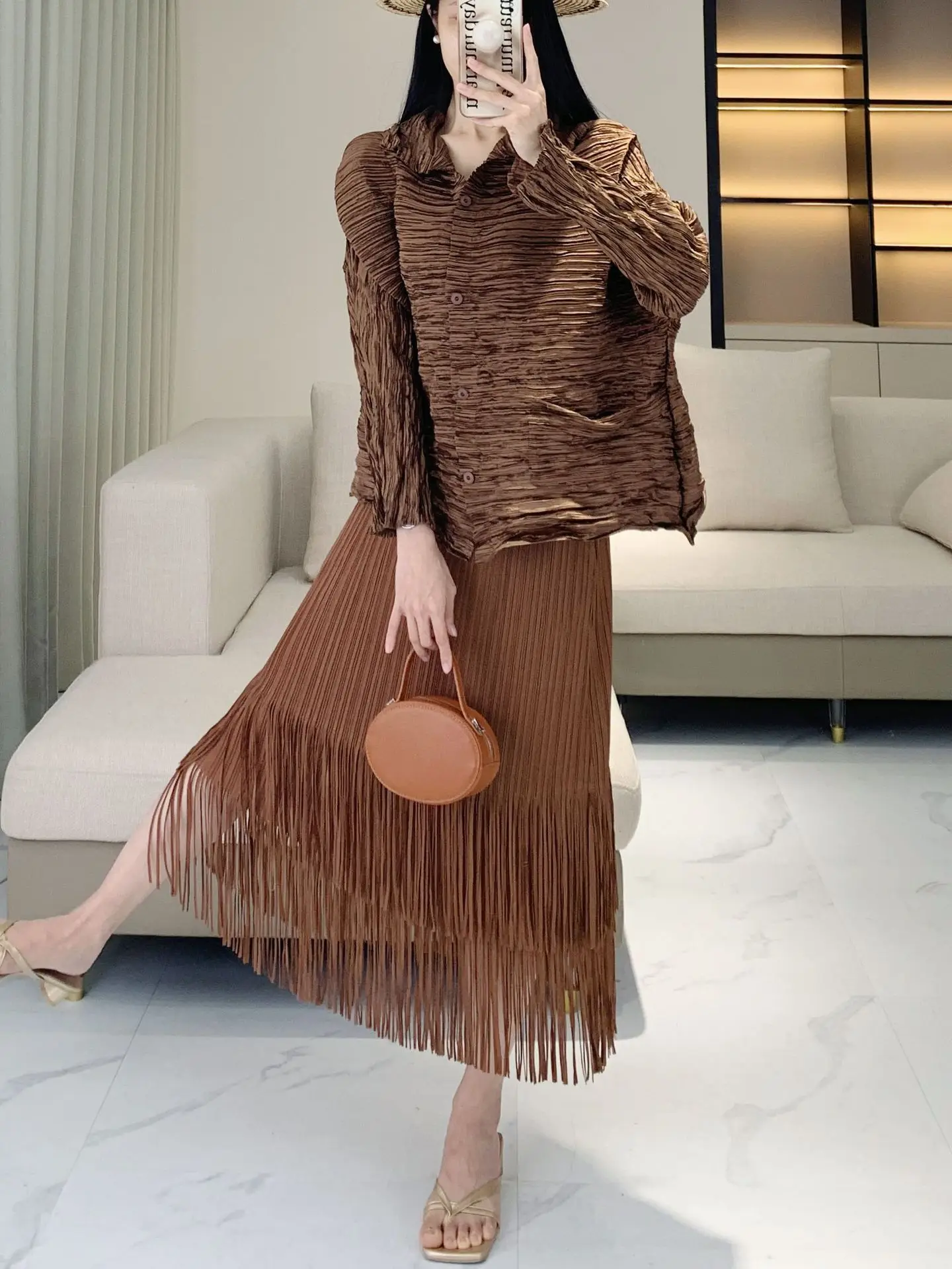 HOT SELLING Miyake  fashion Premium crumpled pleat spring/autumn long sleeve solid color commuter shirt top New coat  HOT SELING