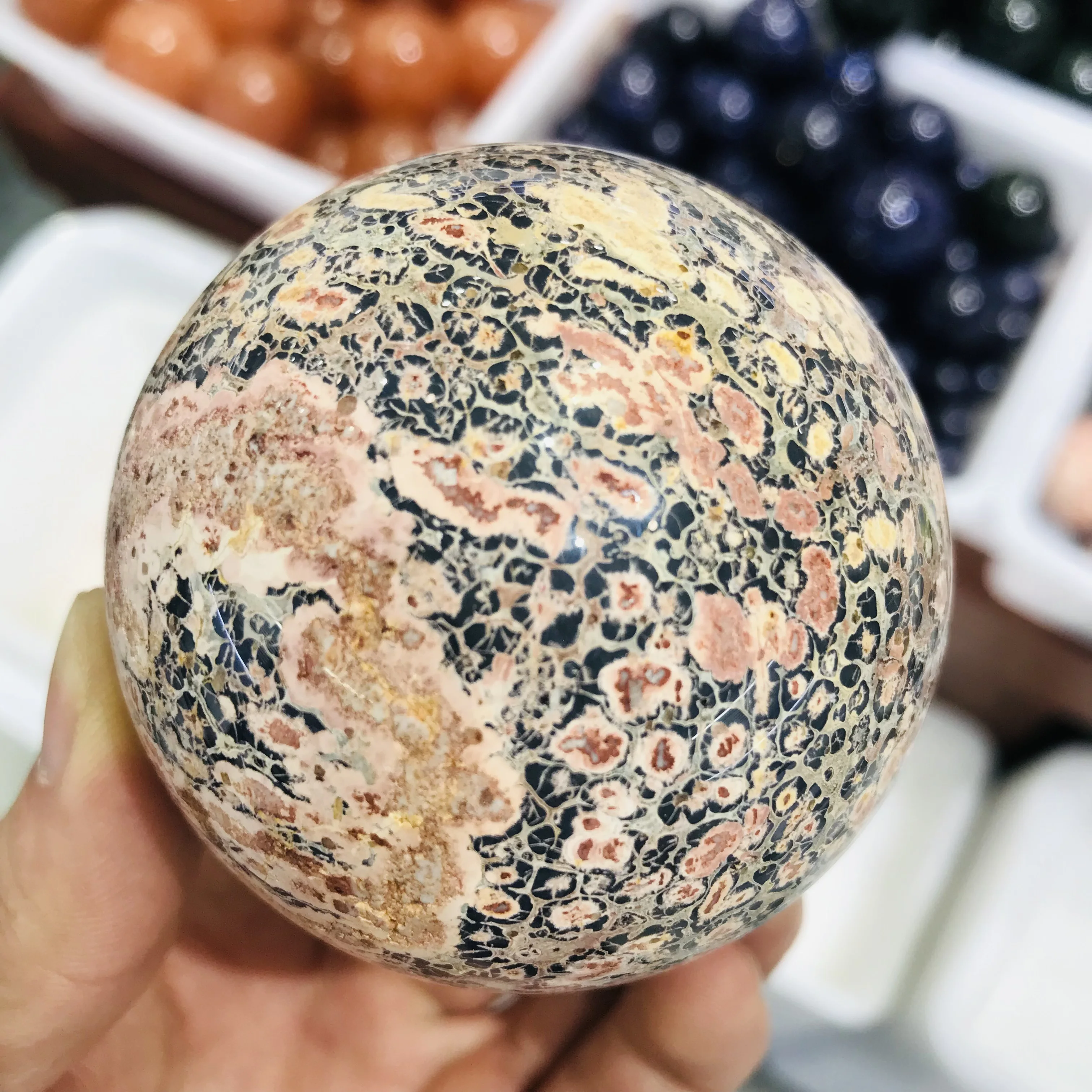 

NATURAL STONE BALL, CRYSTAL BALL, HEALING BALL FURNISHING ARTICLES RAW ORE SPECIMENS ALLEVIATE FATIGUE STONE