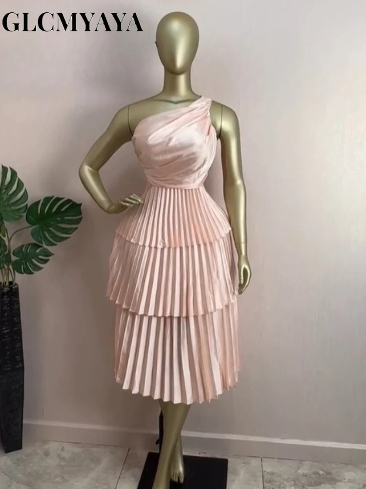 CM.YAYA женское плиссированное многоуровневое платье макси без рукавов на одно плечо с оборками 2026 уличное образование вечерние коктейльные вечерние платья