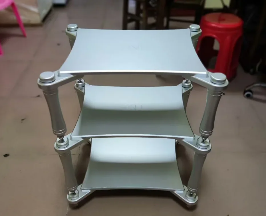 

Алюминиевая рама-стойка для HIFI-аудиооборудования: усилителя, колонок, ЦАП, проигрывателя CD, проигрывателя виниловых пластинок, с амортизаторами и ножками-опорами