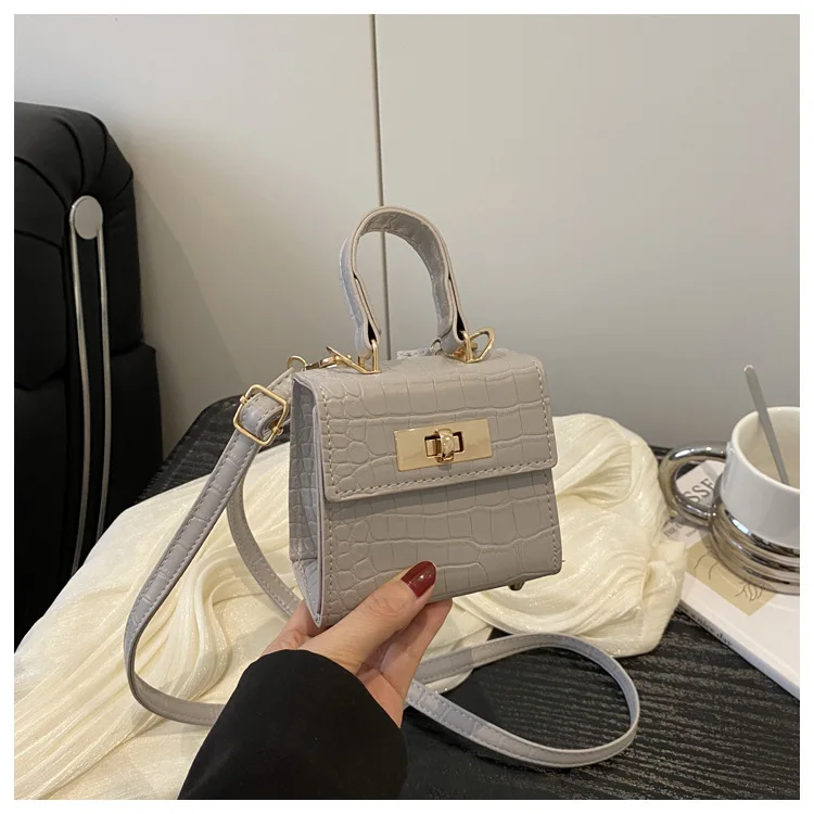 Trendige Geprägte Mini-Damen-Umhängetasche mit Goldverschluss Schultertaschen Abnehmbarer Riemen Henkeltasche Niedliche Crossbody-Handtasche – Detail 9