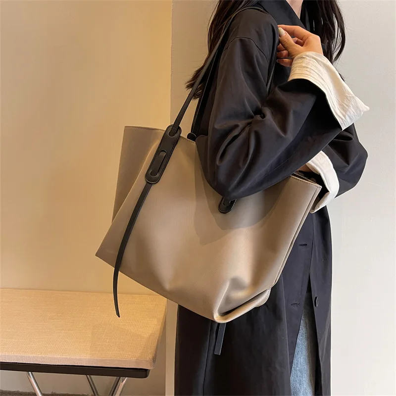 

Women Handbags large Capacity Tassels Female Shoulder Bags Soft Oxford Travel big Totes new ladies Hand Bag black