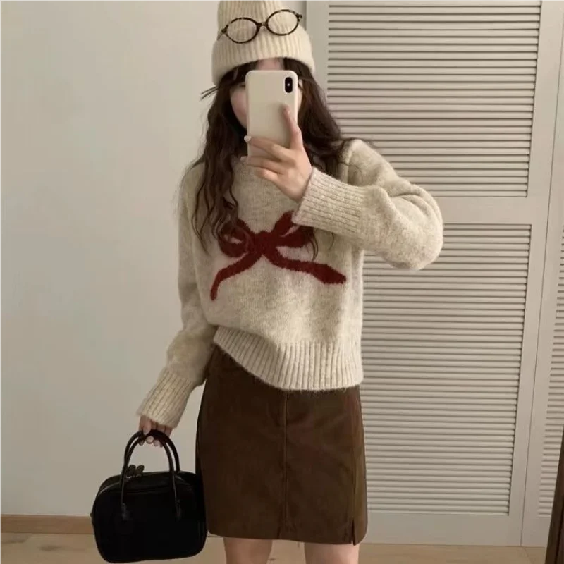 

Осень и зима 2025 г., модный женский пуловер с круглым вырезом и бантом, внутренний свитер, женский маленький мягкий клейкий повседневный вязаный топ