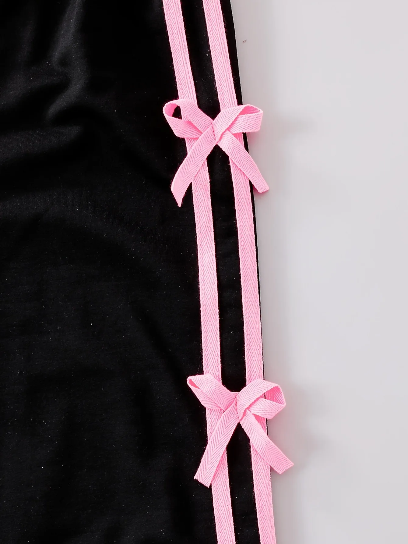 Zweiteiliges Outfit-Set für Kinder und Mädchen, langärmliges Oberteil mit Schleifenband-Dekor, elastische Taille, weites Bein, Jogginghose für den Urlaub im Freien – Detail 5