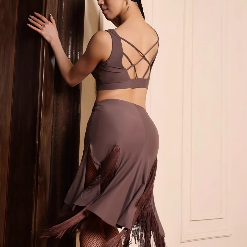 مجموعة أداء الرقص اللاتيني لعام 2025، قميص مثير بدون ظهر + تنورة ذيل السمكة شرابة لزي ممارسة تشا تشا سامبا تانجو للسيدات