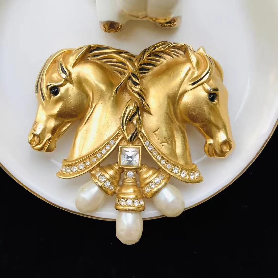 Vintage AAA Zircon Double Horse Brooches For Women Jewelry Runway Party T Show Fancy Trendy Boho INS Japan