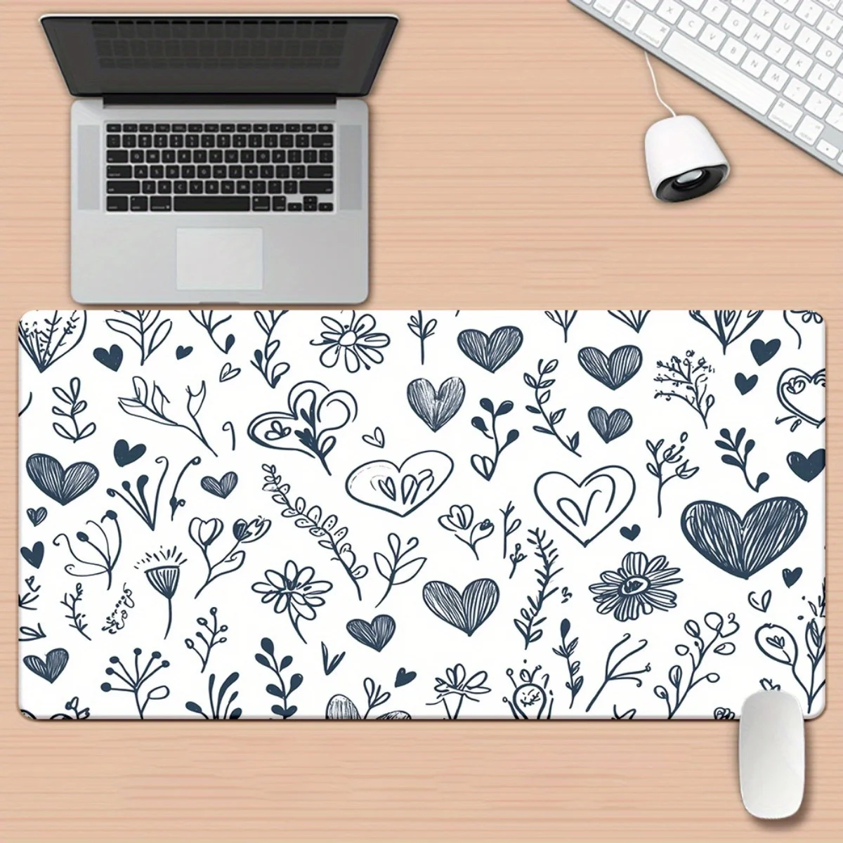 

Floral Heart Pattern Mouse Pad Gaming Desk Mat Non Slip Rubber Base Large Mouse Pad for PC Laptop Keyboard