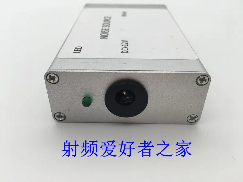 RF noise signal generator noise source simple spectrum tracking source Gaussian white noise generator