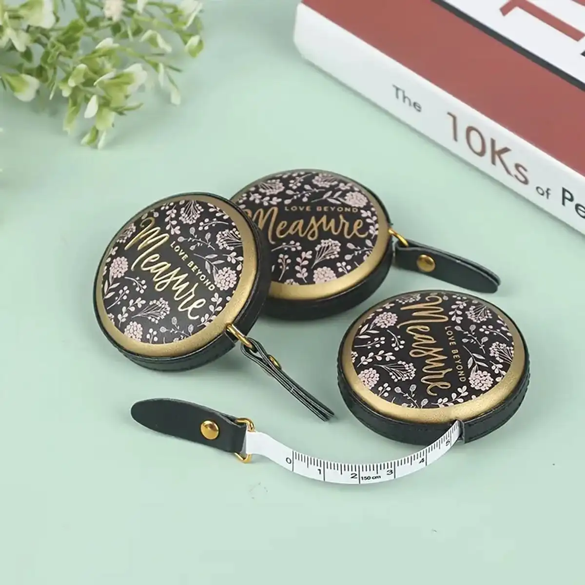 1pc 1.5m Retro-Style Portable Retractable PU Leather Mini Tape Measure - Accurate Centimeter and Inch Scale, Nostalgic Design