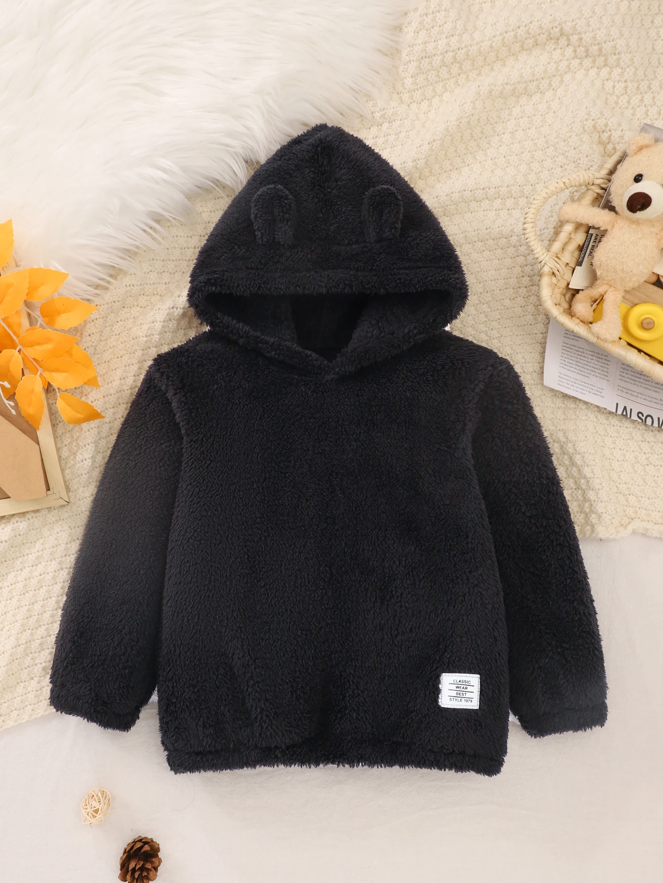 

Black Plush Hooded Top For Children In Autumn And Winter, And Warm Sweater With Three-Dimensional Bear Ears For Boys