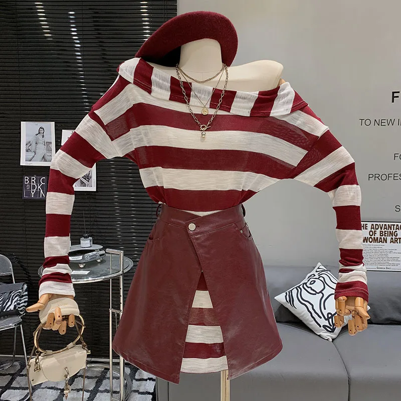 

2024 Autumn New Skew Collar Strapless Contrast Color Striped Loose Long-sleeved T-shirt Women + Leather Skirt Two-piece Suit