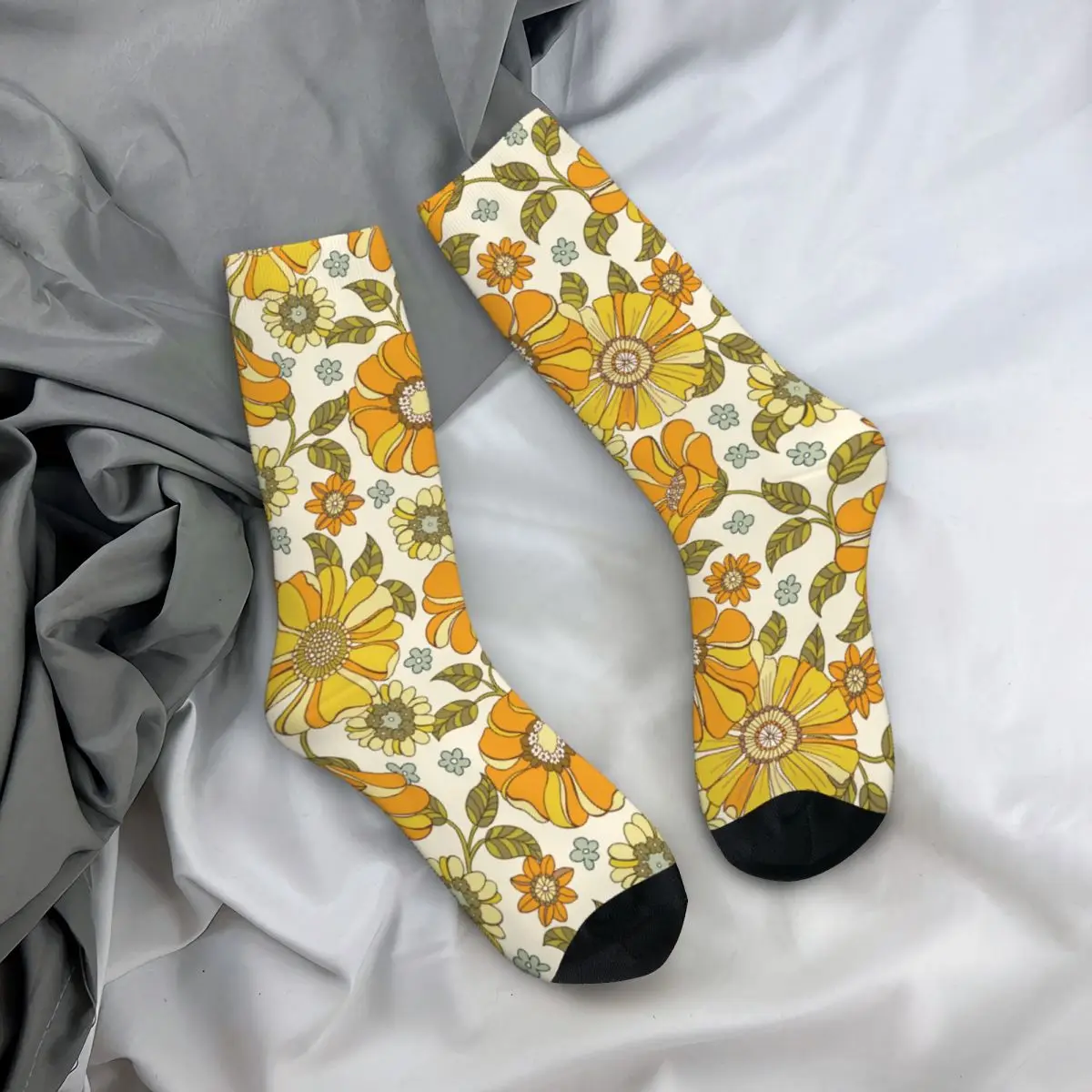 Funny Colorful Floral Daisies Flower Skateboard Socks Retro 70s Style Polyester Middle Tube Socks for Women Men