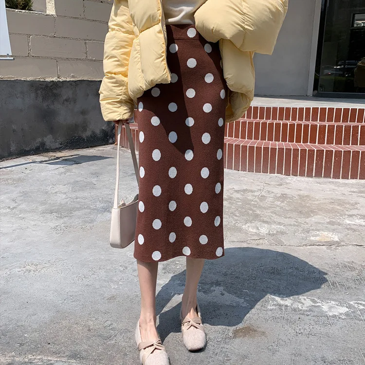 Рисунок 2 - Модная женская трикотажная юбка-миди в горошек