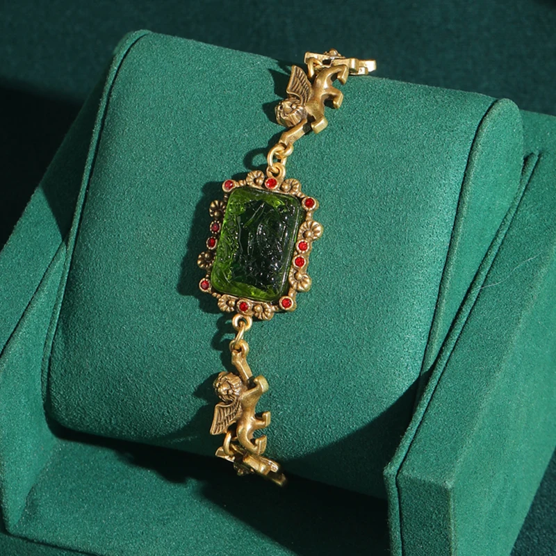 

Vintage Green Glass Bracelet Charm Square Relief Lion Woman Jewelry Real Gold Plated Luxury Designers Summer Accessories 2025