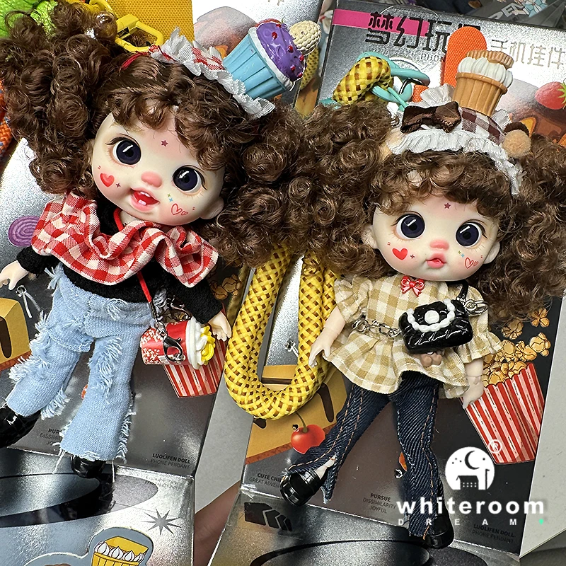A pair of dolls 01