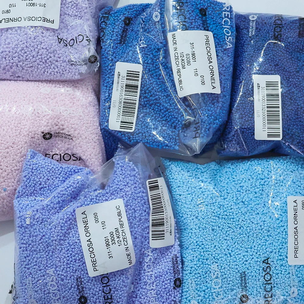 Czech Republic imports 500g packs of solid-colored 11/0 round beads, suitable for jewelry making and various DIY crafts.